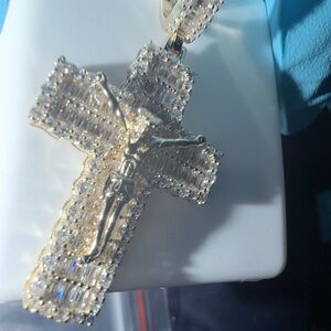 925 SILVER
MOISSAINITE 6.00CTW
$1500.00 crucifix cross